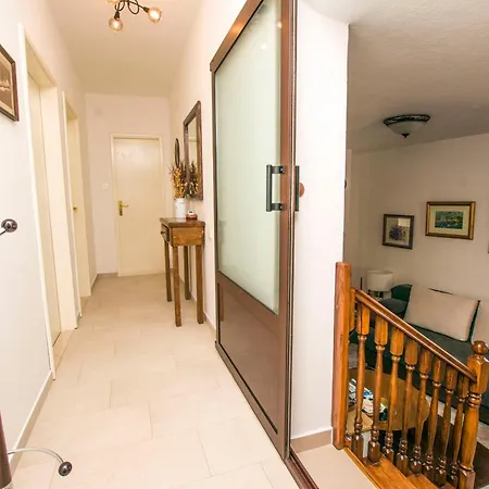 Grdelin Biograd Na Moru